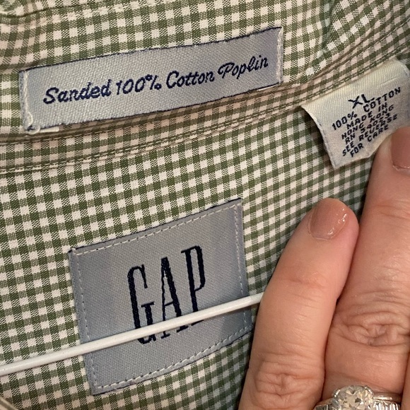 GAP Button Down - Picture 2 of 4